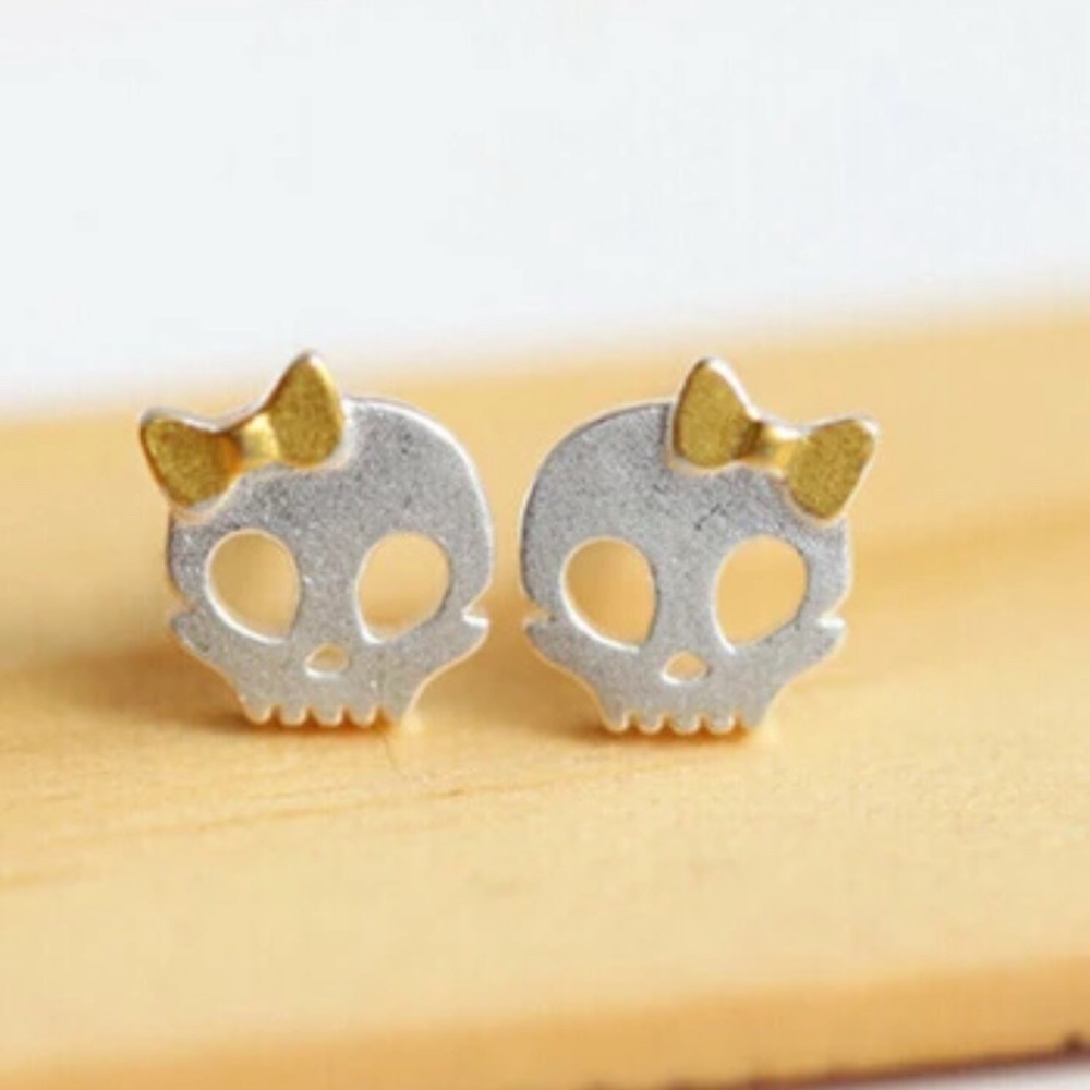 Tiny Skull and Bows Earrings - Picture 2 of 8